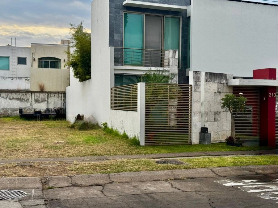 Terreno en venta en Jardín Real, sobre el boulevard (Coto 2)