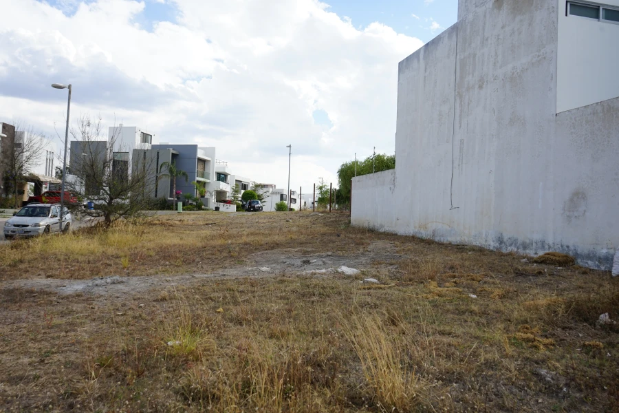 Terreno en venta en Valle Imperial dentro del coto imperio Bizantino